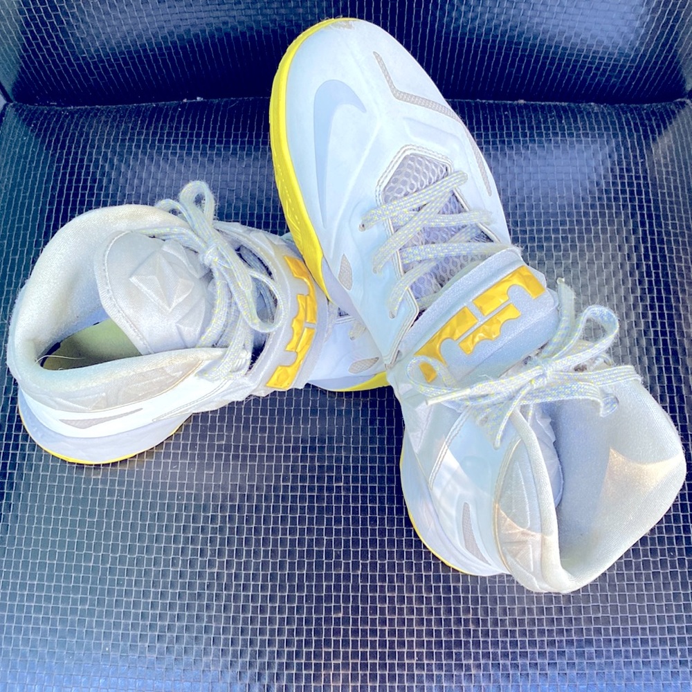 LeBron Zoom Solider 7 'Sonic Yellow size 11 mens